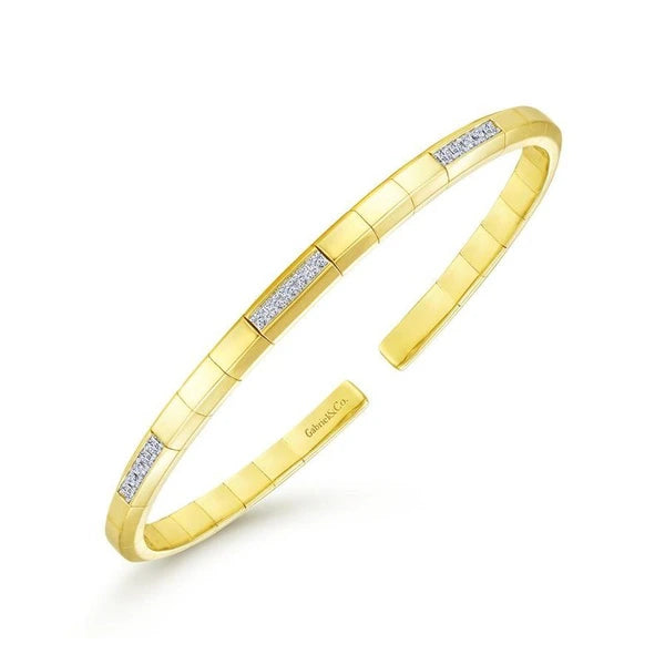 14K Yellow Gold Cuff Bracelet with Diamond e Stations