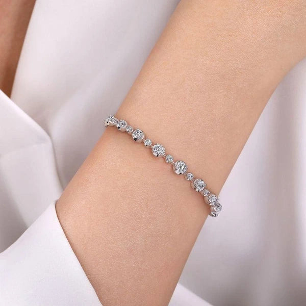 18K White Gold Diamond Bangle