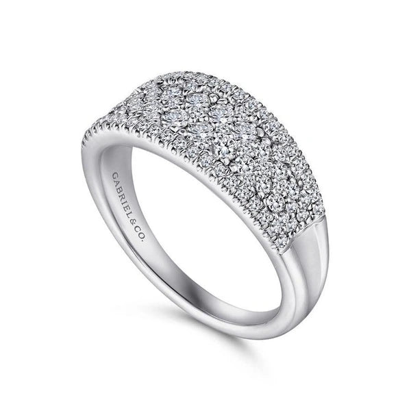 14K White Gold Curved e Diamond Ring