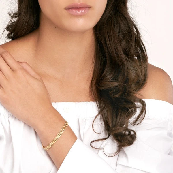 Hollow D/C Curb Bismarck Bracelet