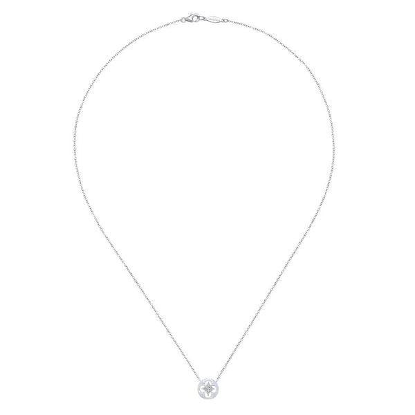 925 Sterling Silver Round Quatrefoil Cutout Pendant Necklace