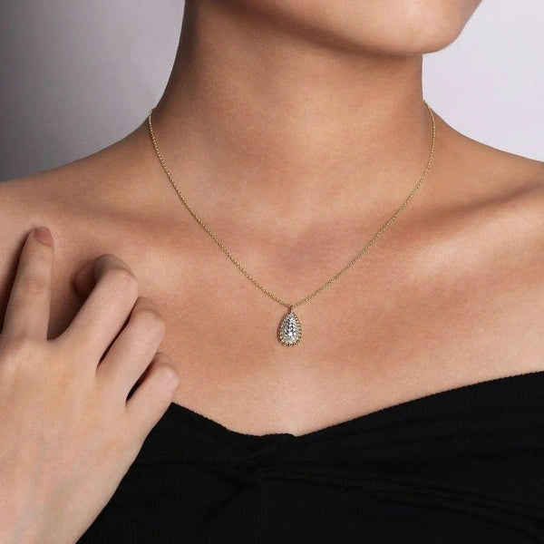 14K Yellow Gold Teardrop Diamond e Pendant Necklace with Beaded Frame