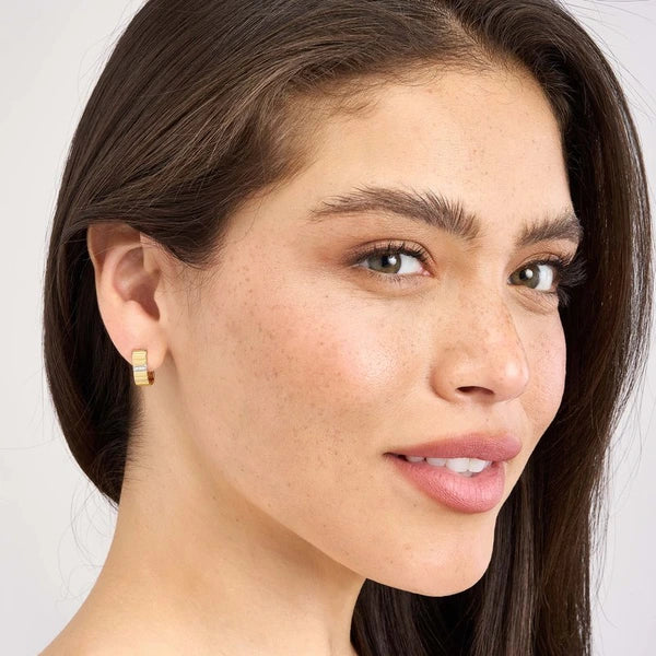 1/20tcw Diamond Ribbed Hoop Earrings